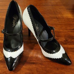 Pleaser Spectator Oxford Black & White Wingtip Mary Jane Pumps Heels Sz 9